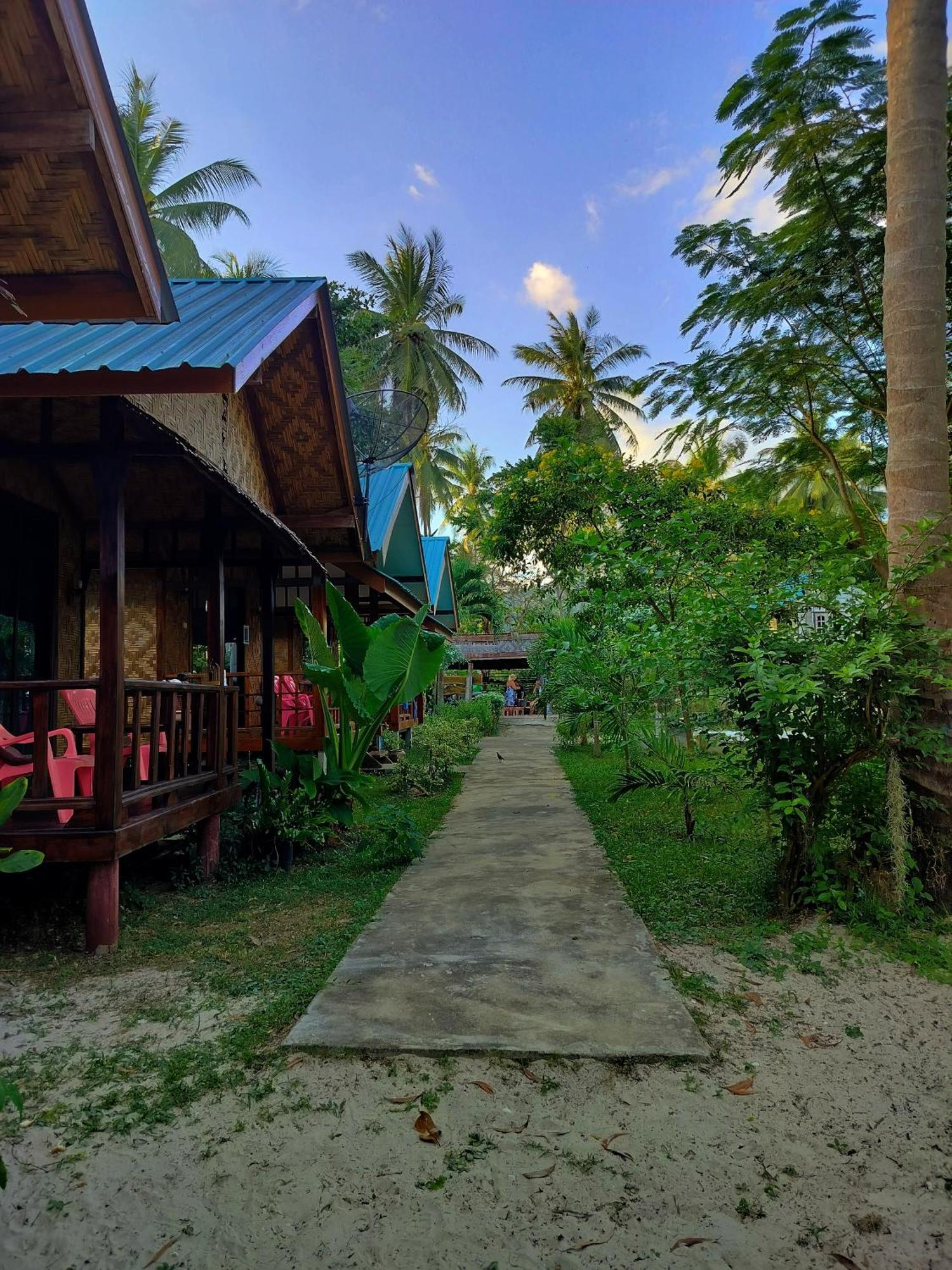 Kohmook Happy Time Bungalow Koh Mook Exterior photo